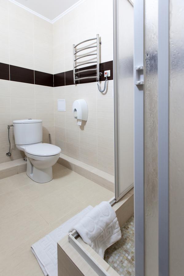 West Park Hotel Sofiivska Borshchahivka エクステリア 写真