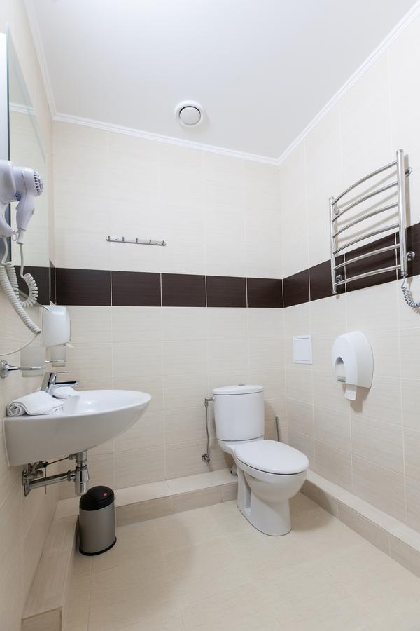 West Park Hotel Sofiivska Borshchahivka エクステリア 写真