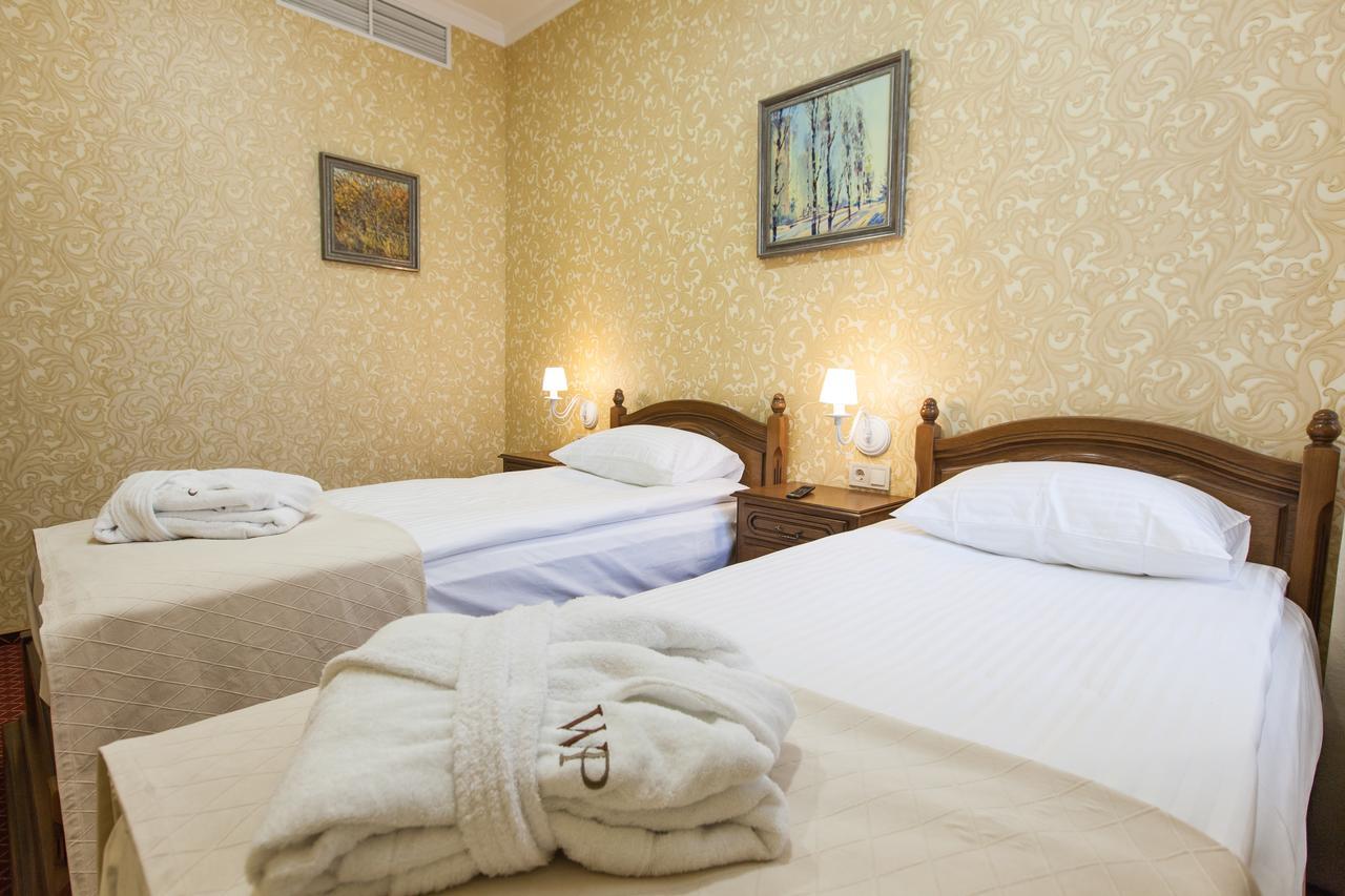 West Park Hotel Sofiivska Borshchahivka エクステリア 写真