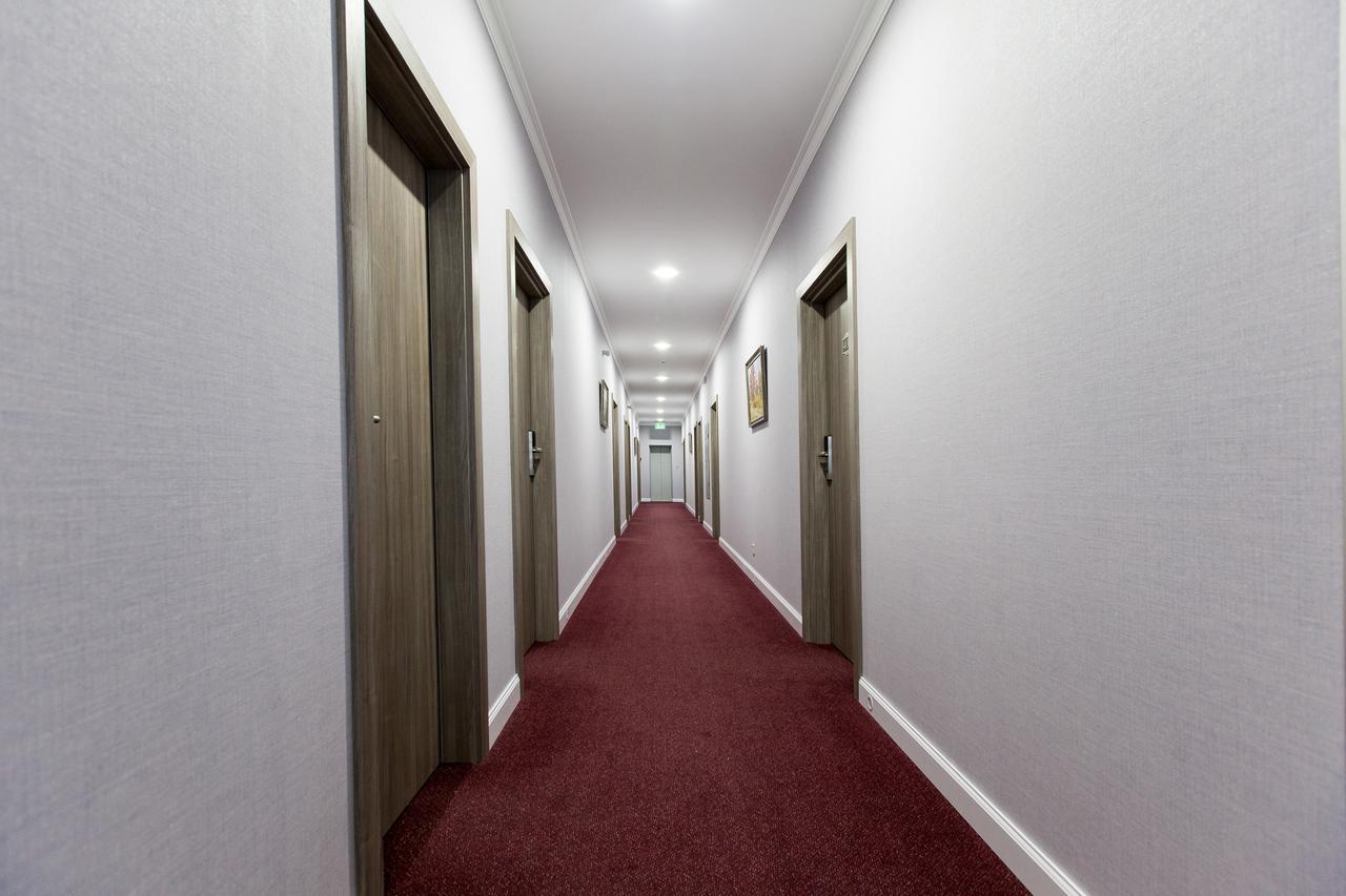 West Park Hotel Sofiivska Borshchahivka エクステリア 写真