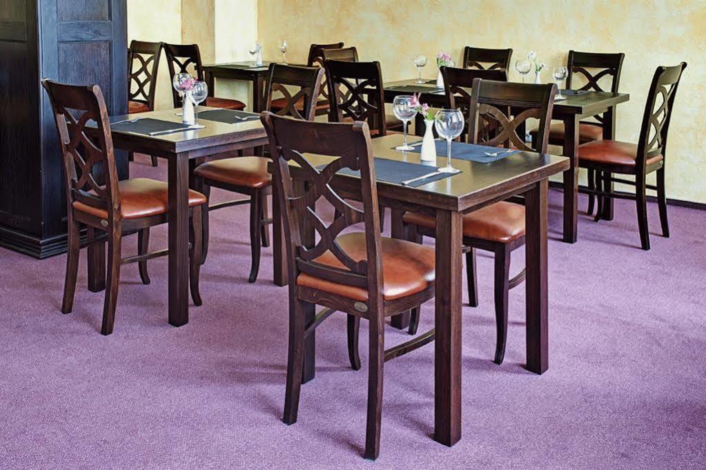 West Park Hotel Sofiivska Borshchahivka エクステリア 写真