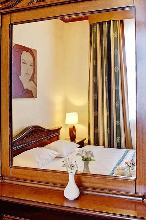 West Park Hotel Sofiivska Borshchahivka エクステリア 写真