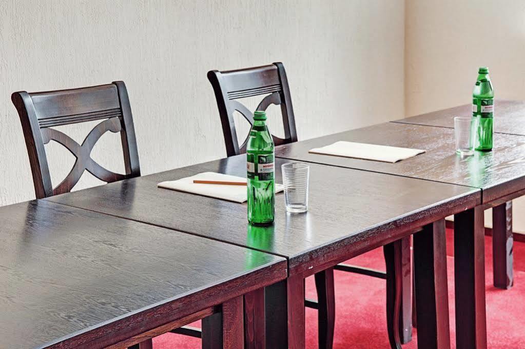 West Park Hotel Sofiivska Borshchahivka エクステリア 写真