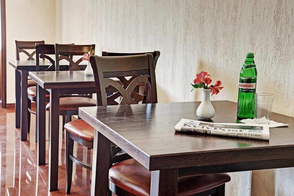 West Park Hotel Sofiivska Borshchahivka エクステリア 写真