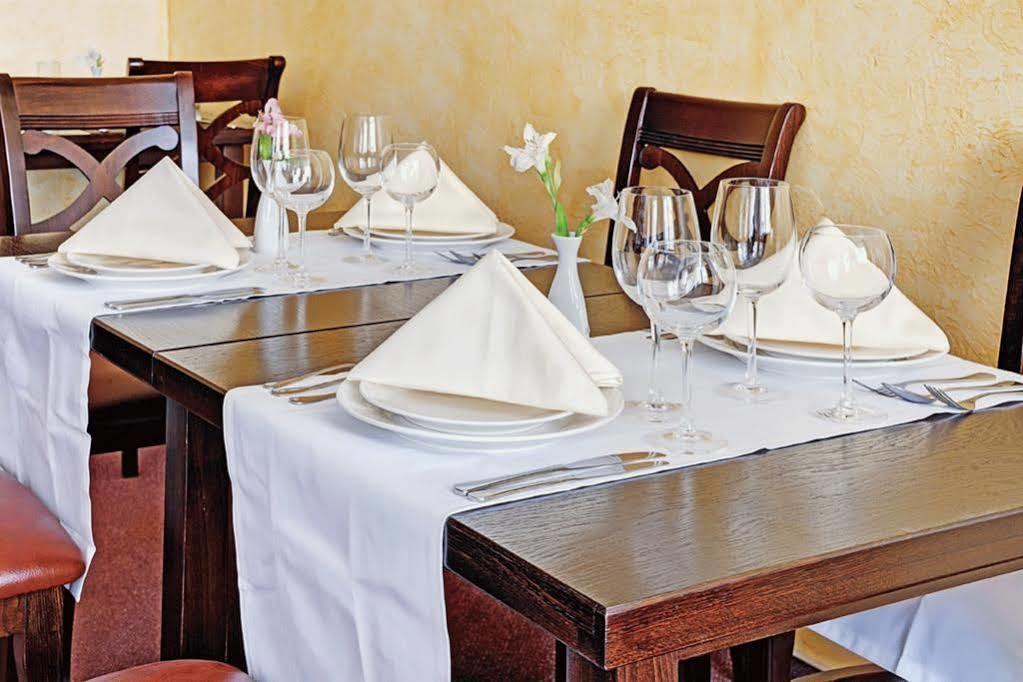 West Park Hotel Sofiivska Borshchahivka エクステリア 写真